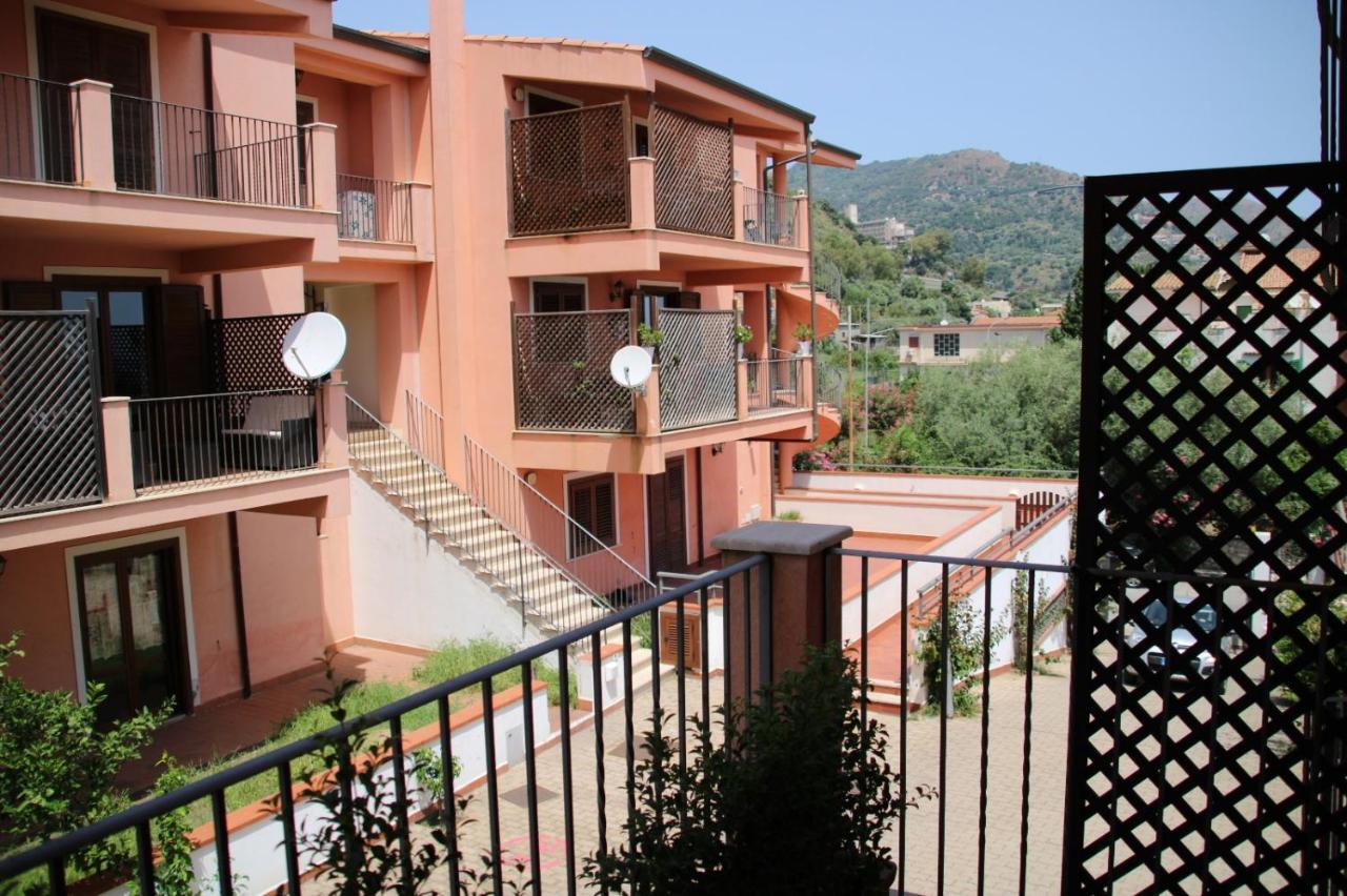 Poseidone Sea Apartment Taormina Mazzeo Eksteriør bilde