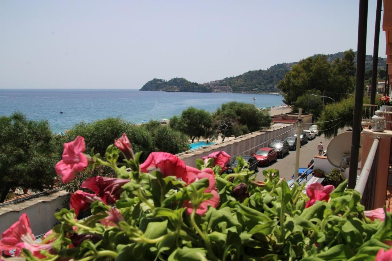 Poseidone Sea Apartment Taormina Mazzeo Eksteriør bilde